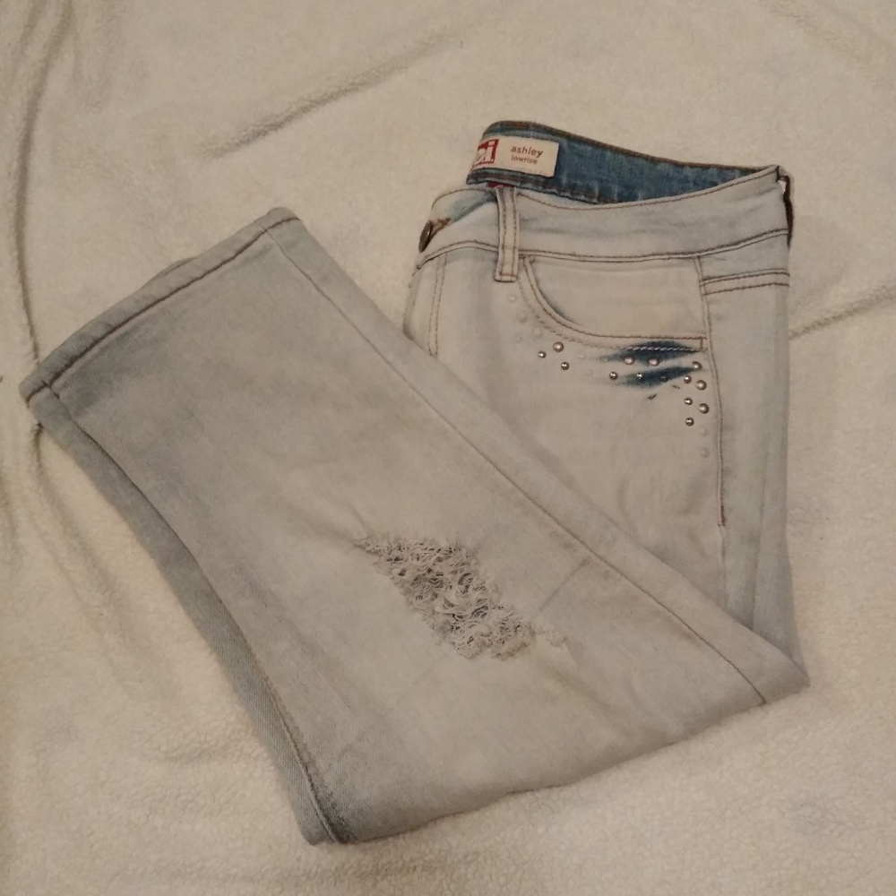 Lei Capris